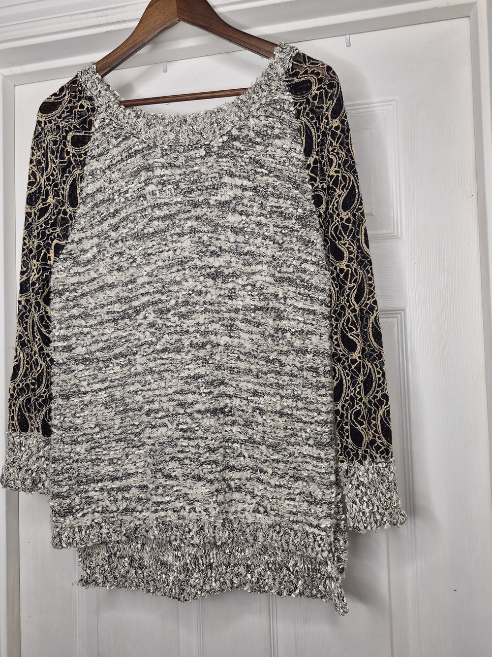 Escio Ribbon Woven Sweater with Patterned Black & Cream Sleeves Large